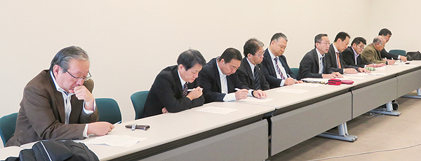 金融庁に要請を行う金融共闘